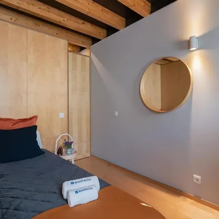 Azulejo Riverside House & Balcony By Hostwise