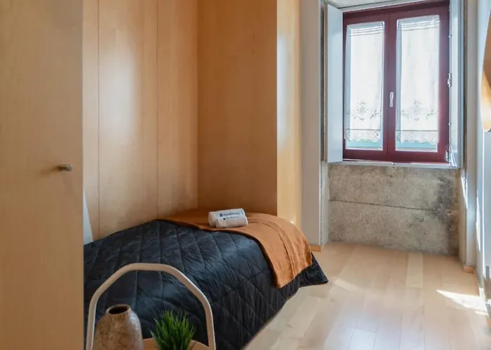 Azulejo Riverside House & Balcony By Hostwise *