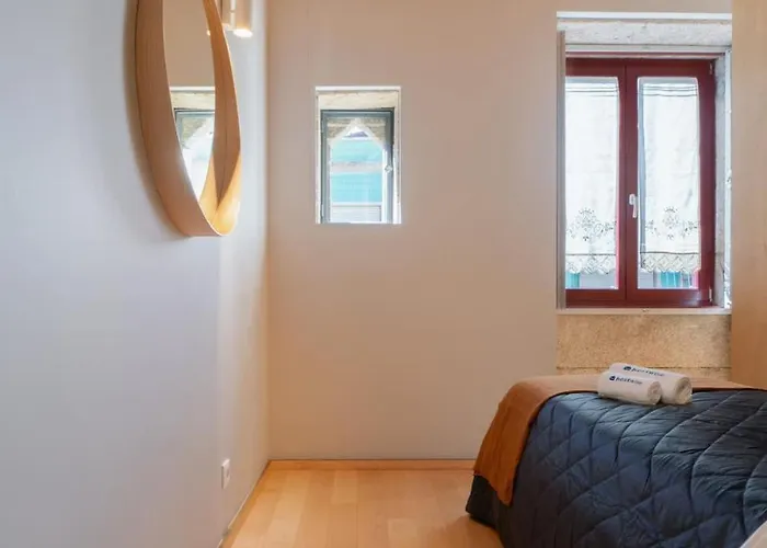 Azulejo Riverside House & Balcony By Hostwise