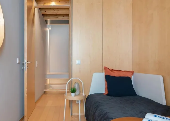 펜션 Azulejo Riverside House & Balcony By Hostwise