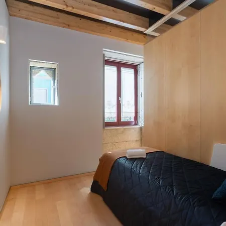 Azulejo Riverside House & Balcony By Hostwise