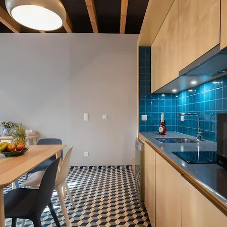 Azulejo Riverside House & Balcony By Hostwise