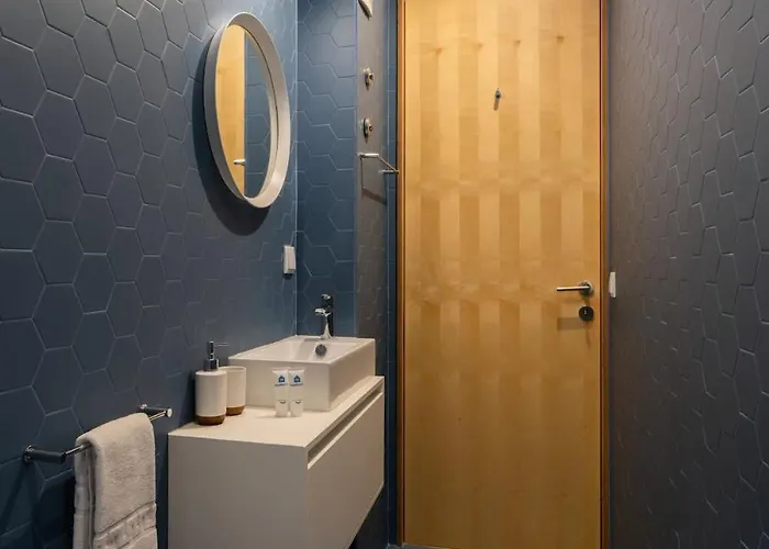 Azulejo Riverside House & Balcony By Hostwise Holiday home