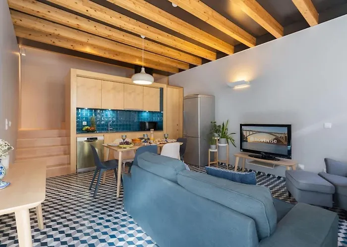 Vakantiehuis Azulejo Riverside House & Balcony By Hostwise *