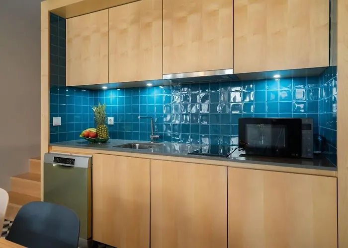 Azulejo Riverside House & Balcony By Hostwise *